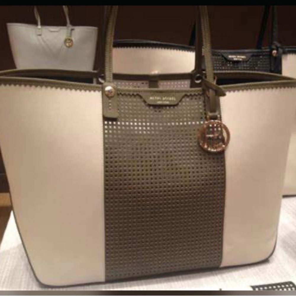 COPY - 🪐Rare Henri Bendel W 57th perforated tote
